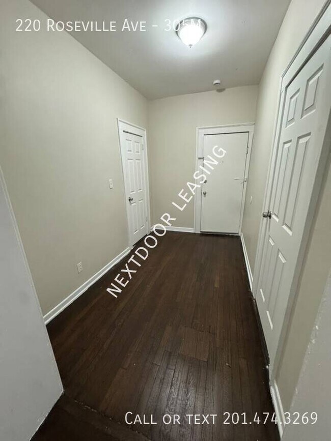 Foto del edificio - 220 Roseville Ave