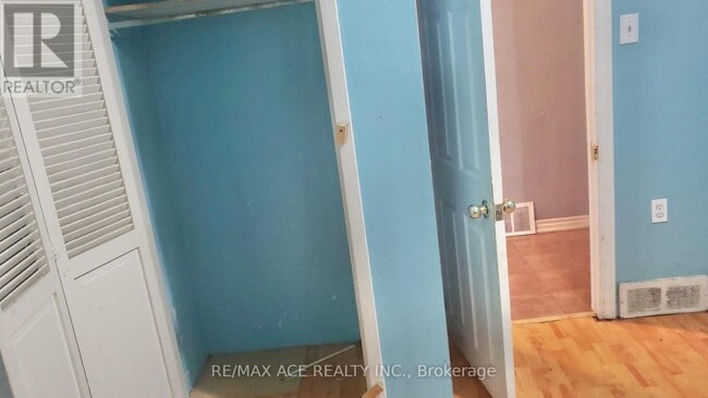 Photo du bâtiment - 7098 Goreway Dr