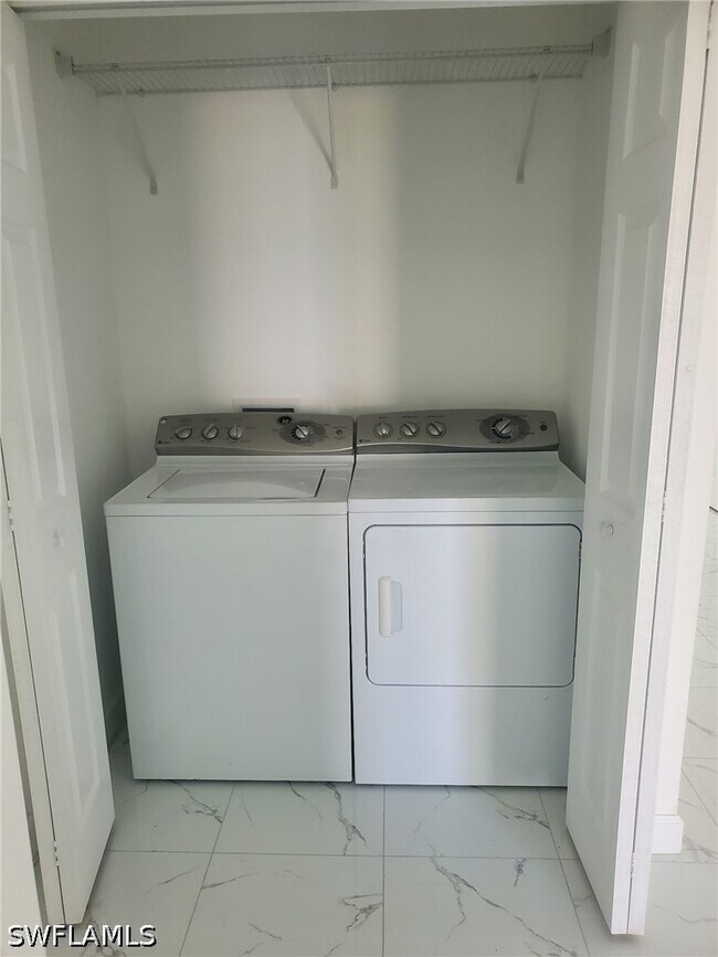 Foto del edificio - 1938 Laverna Ave