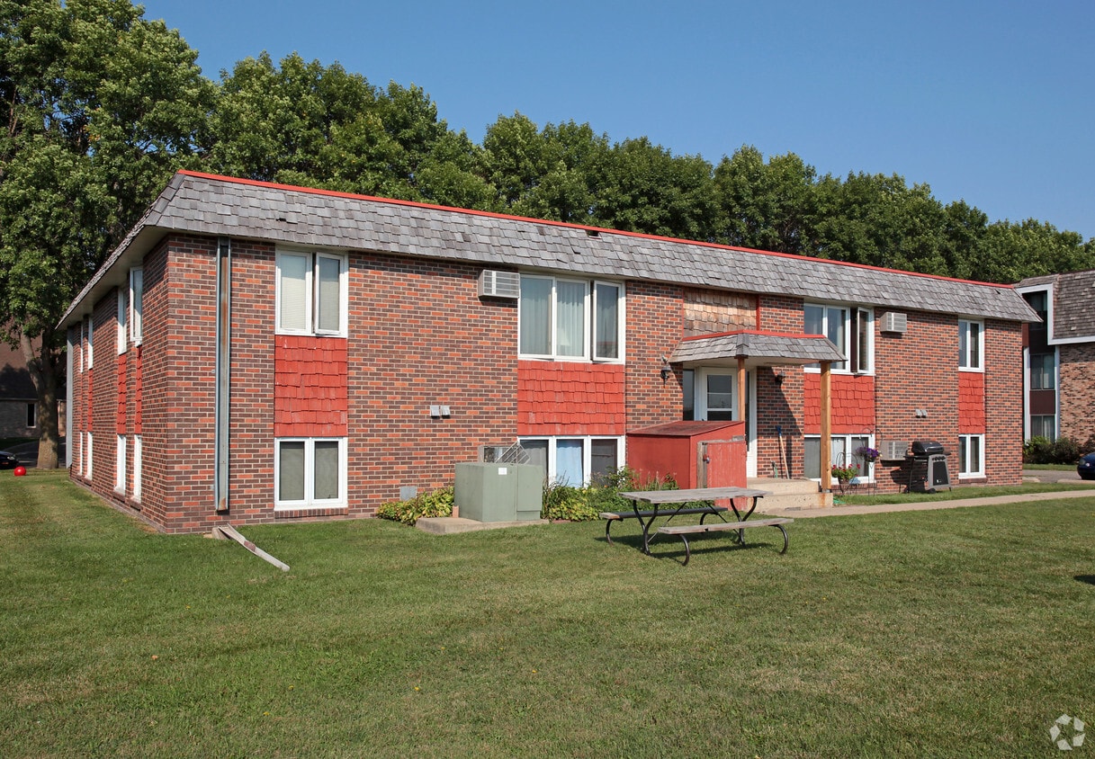 1809 5th St SW, Willmar, MN 56201 Apartments in Willmar, MN