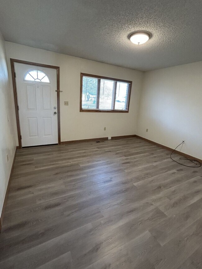 Building Photo - 516 E Monroe St