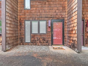Building Photo - 115 Beechnut St