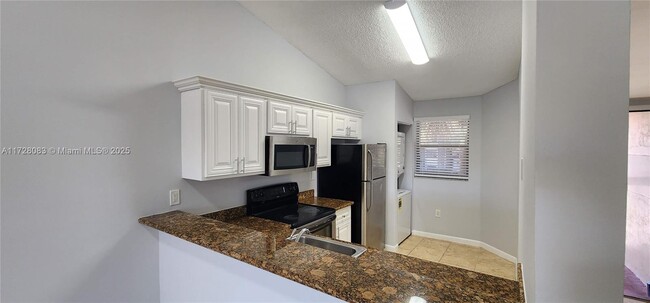 Building Photo - 704 Belmont Ln