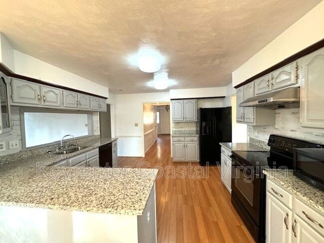 Foto del edificio - 913 Edgewater Dr