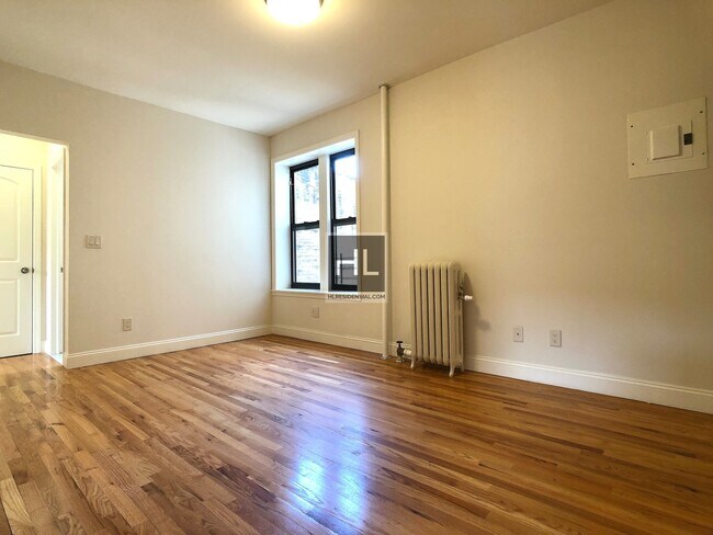 Building Photo - 17 AVENUE