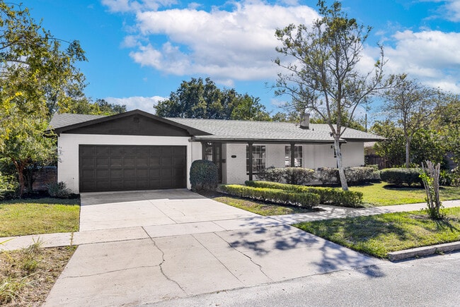 Building Photo - Newly Renovated Pool Home