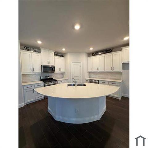 Building Photo - 6033 Dandelion Dr