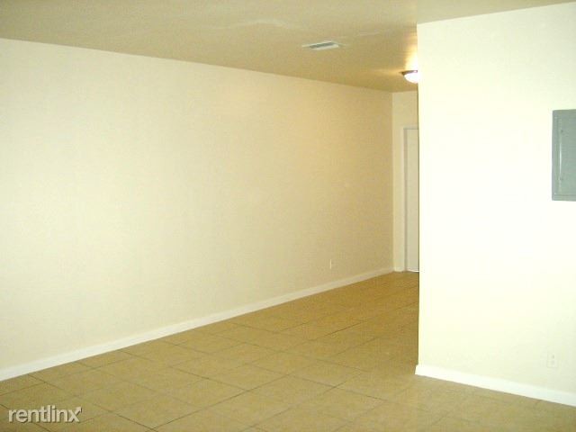 Building Photo - 817 Tequesta St
