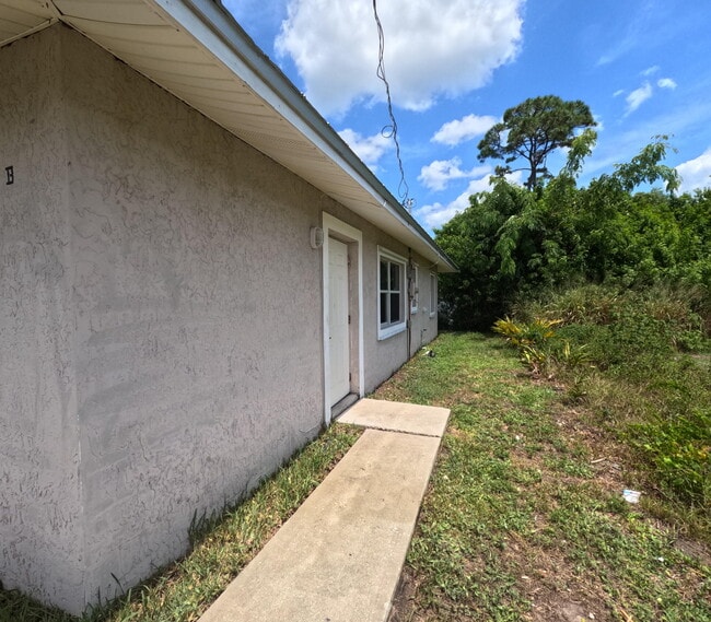Building Photo - 5555 SE 47th Ave