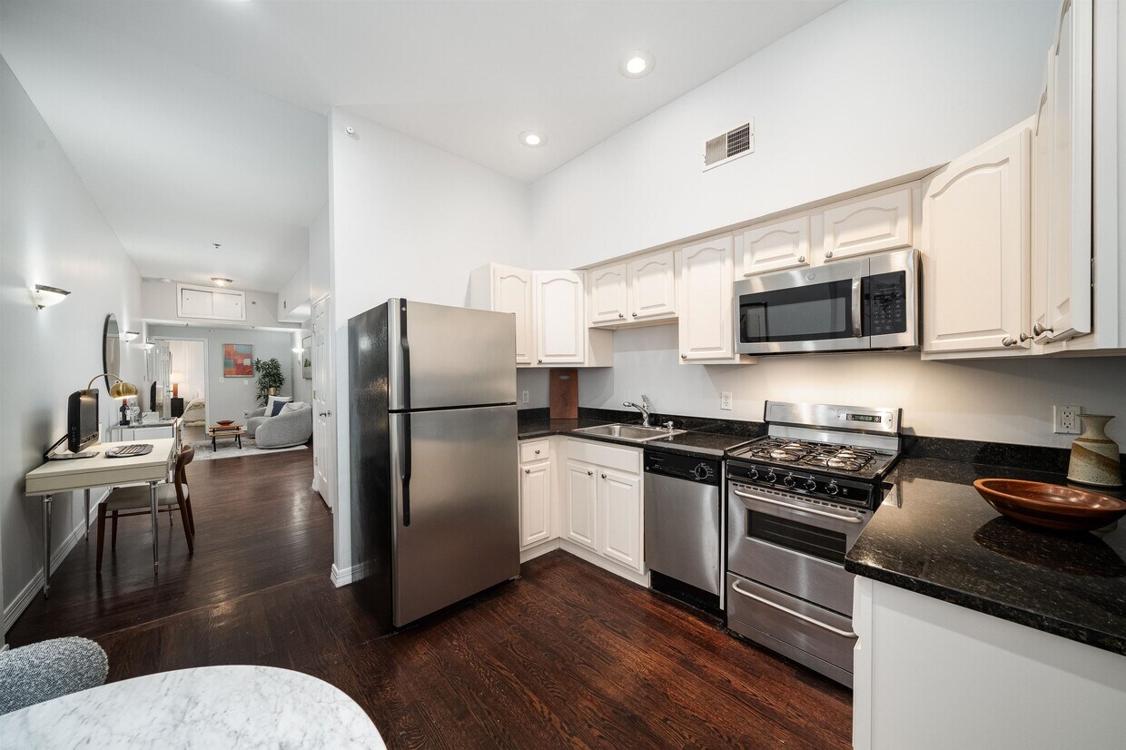 Primary Photo - 231 Grand St