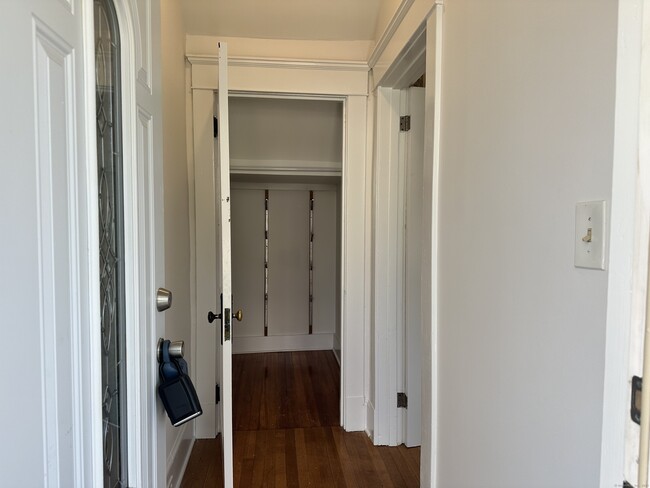 Foto del edificio - 1049 Campbell Ave