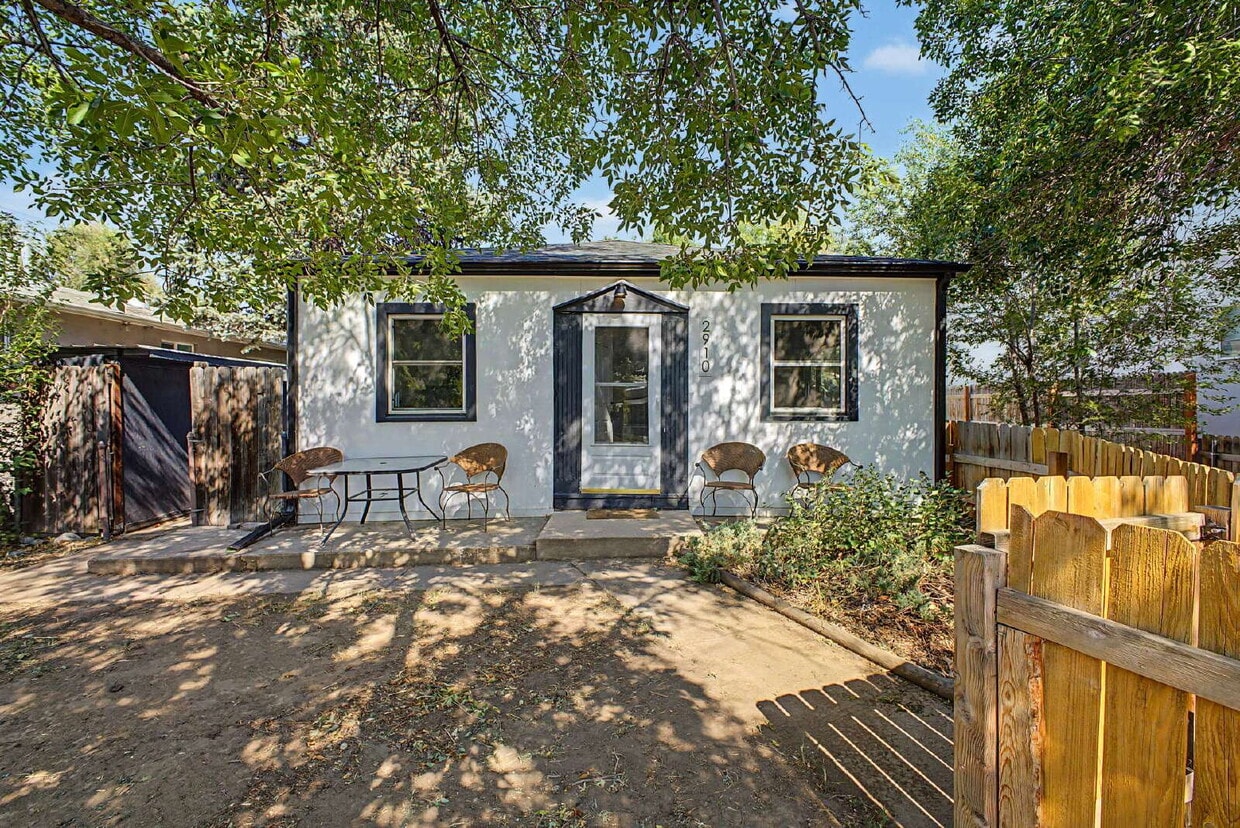Photo - "Charming 2-Bed Duplex Retreat in Englewood – Cozy Living at 2910 South Delaware Street!"