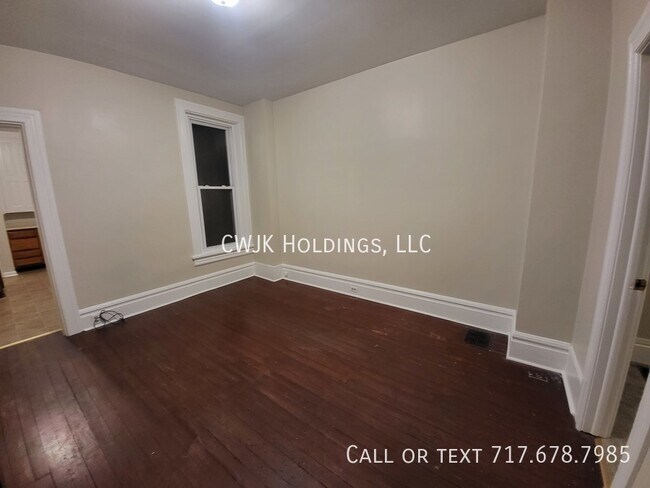 Building Photo - Cozy One Bedroom Apartment