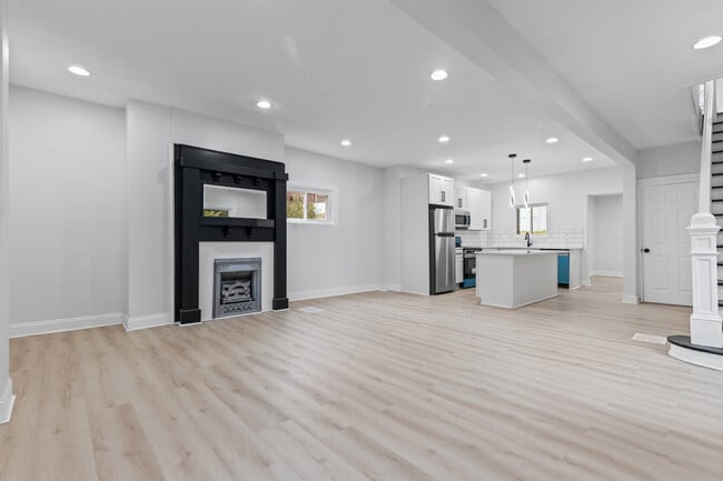 Foto del edificio - 392 Calderwood Ave