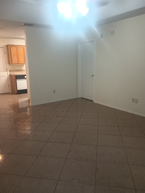 Foto del edificio - 915 Lexington Cir