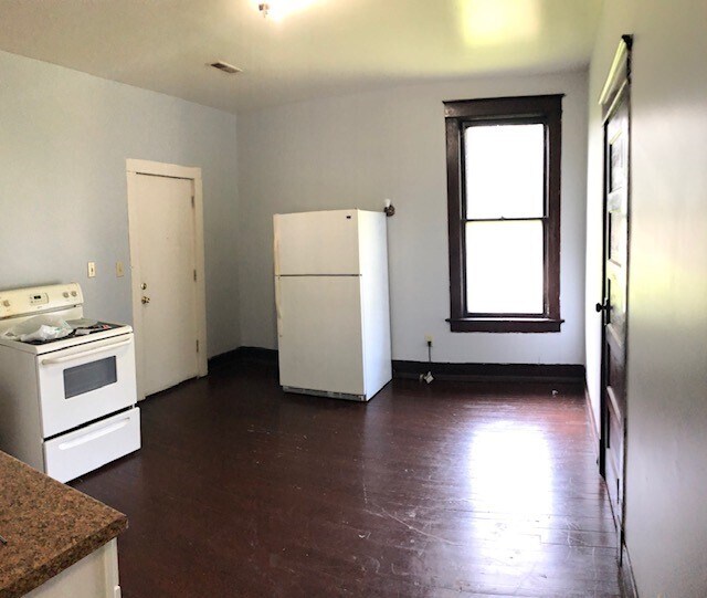 Building Photo - 772 Judson St