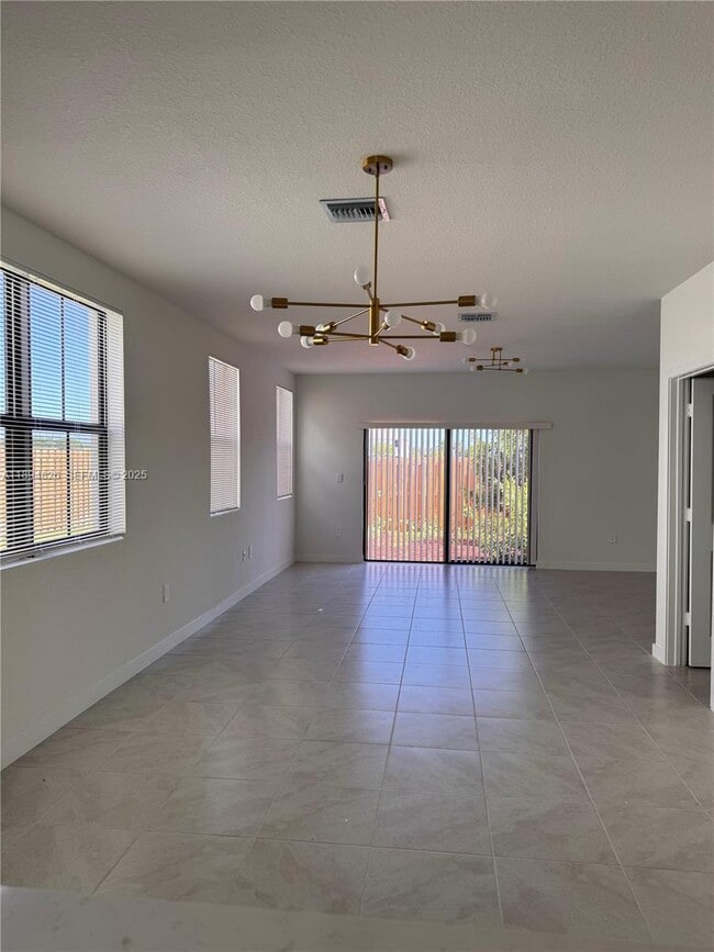 Foto del edificio - 1424 NE 3rd Ave