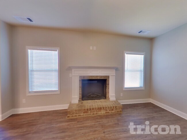 Building Photo - 131 Huntsman Dr