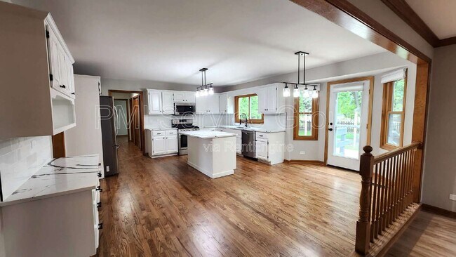 Building Photo - 3467 Charlemaine Dr