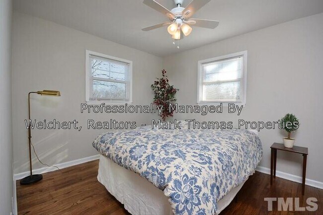 Foto del edificio - 704 Holloway St