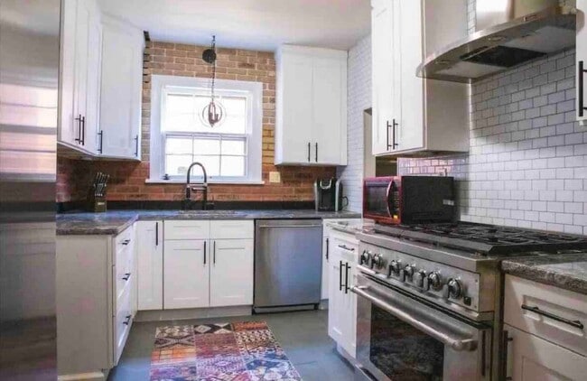 Photo - 3529 Daleford Rd (Shaker Heights, OH) Apartment