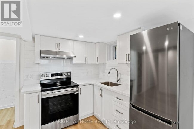 Building Photo - 477 Montrave Ave