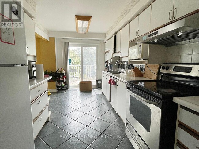 Building Photo - 48 Chipwood Crescent