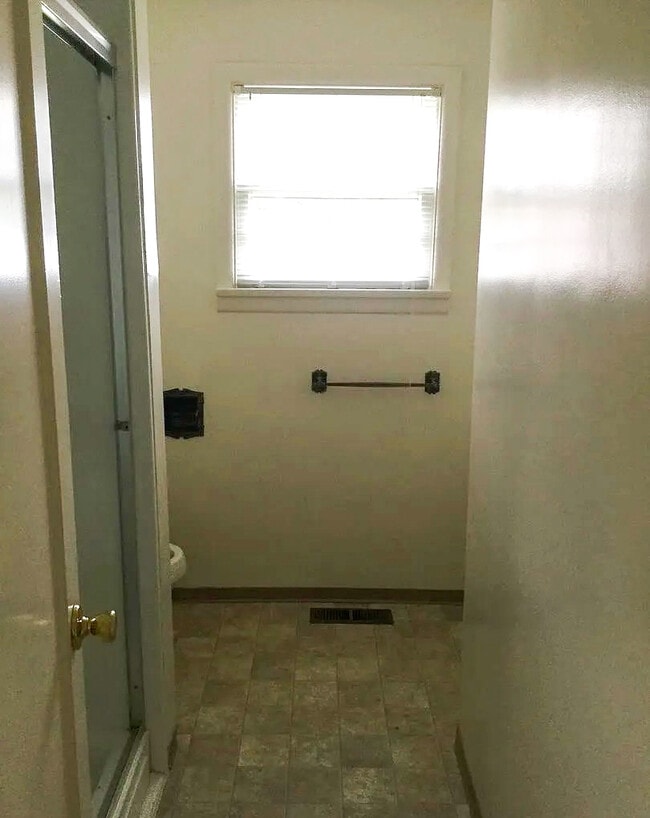 Bathroom - 901 King St