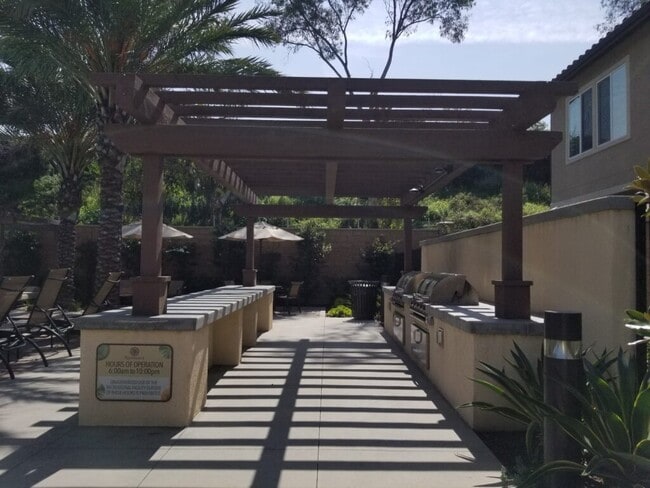 Foto del edificio - 235 W Ridgewood St