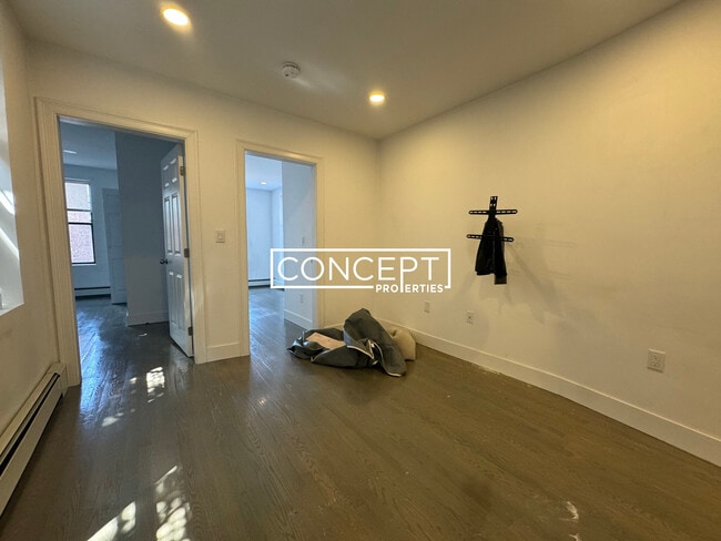 Building Photo - 44 Joy St