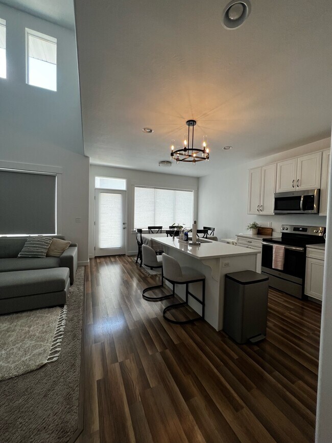 Kitchen - 15202 S Tack Way