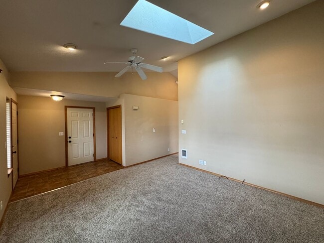 Building Photo - 3 Bedroom 2 Bath House in Bethel-Danebo