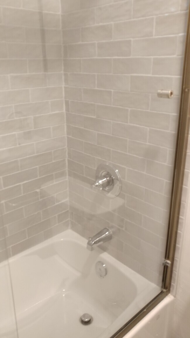 Bathtub tile - 3211 W 48th St