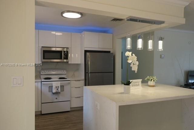 Building Photo - 4250 SW 74th Ave