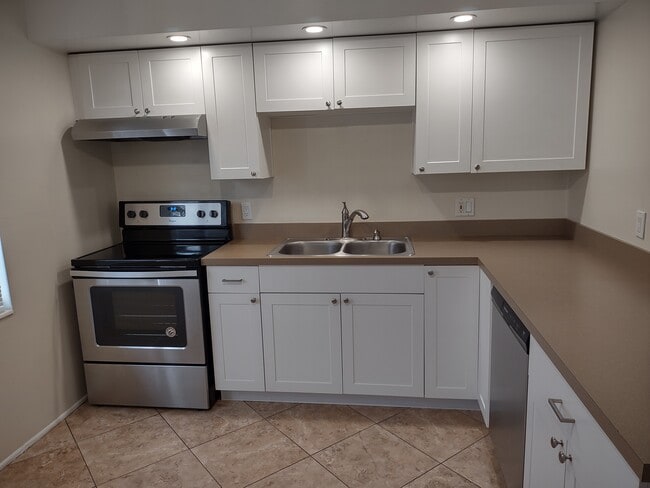 Foto del edificio - 4121 Iris St N