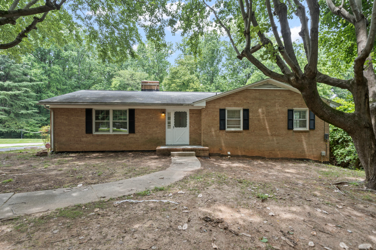 Primary Photo - 2712 Basswood Ct