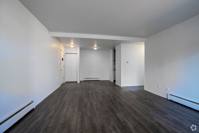 2BR, 1BA - 1,000SF - Eastside - Living/Dining Room - 1305 S Congress St