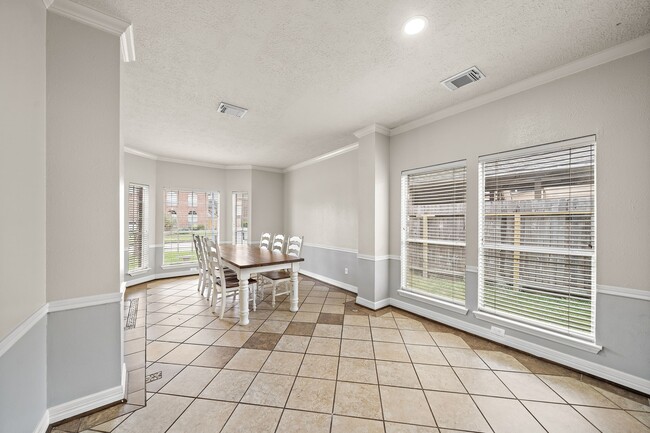 Building Photo - 5718 Charlestown Colony Dr