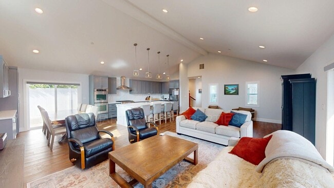 Building Photo - Beautiful home In Eastside Costa Mesa