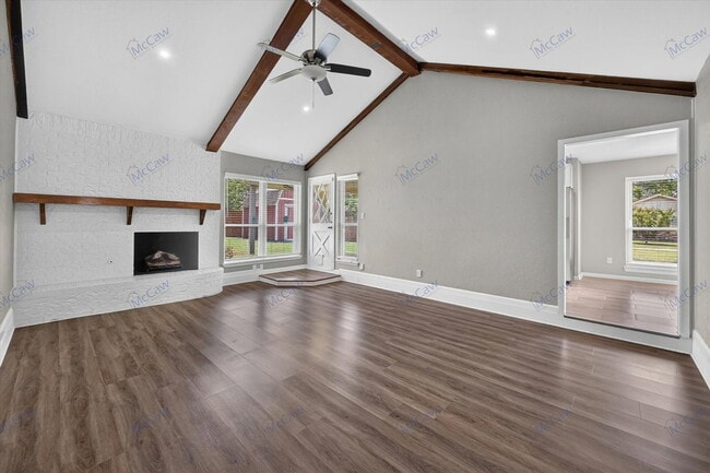 Foto del edificio - 5708 Stone Dr