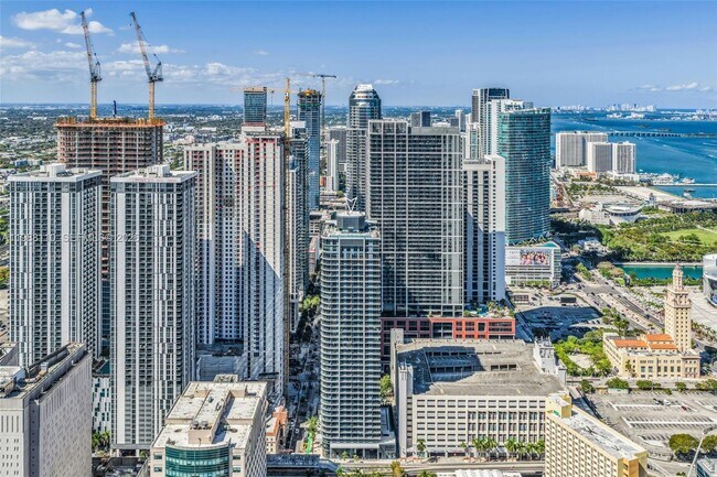 Foto del edificio - 121 NE 5th St