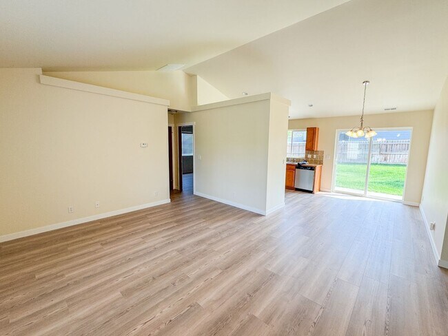 Foto del edificio - Amazing single level Rancher in Post Falls