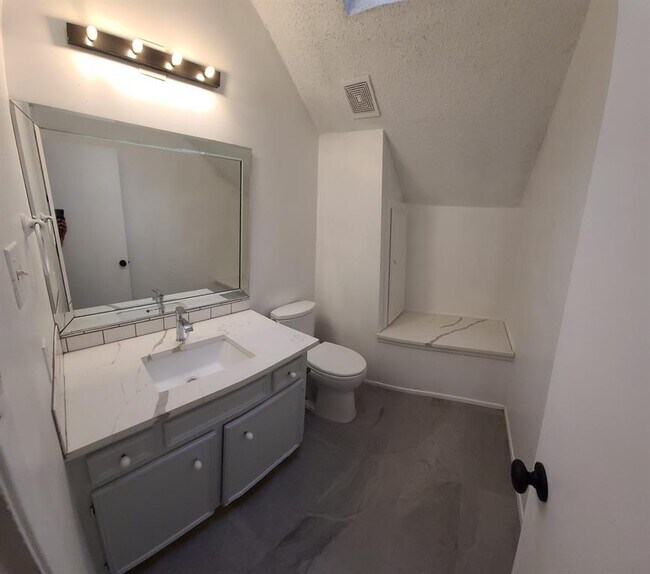 Building Photo - 5829 Sampley Way