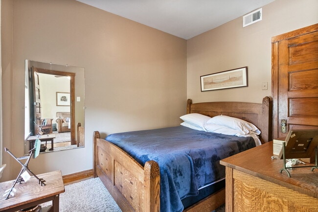 Foto del edificio - 1821 N Sawyer Ave