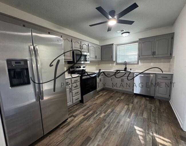 Foto del edificio - 407 SW Hoke Ln
