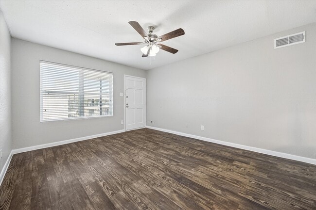 Building Photo - 3800 Sherwood Ln