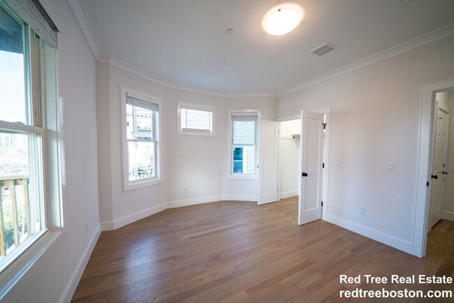 Building Photo - 37 Calumet St