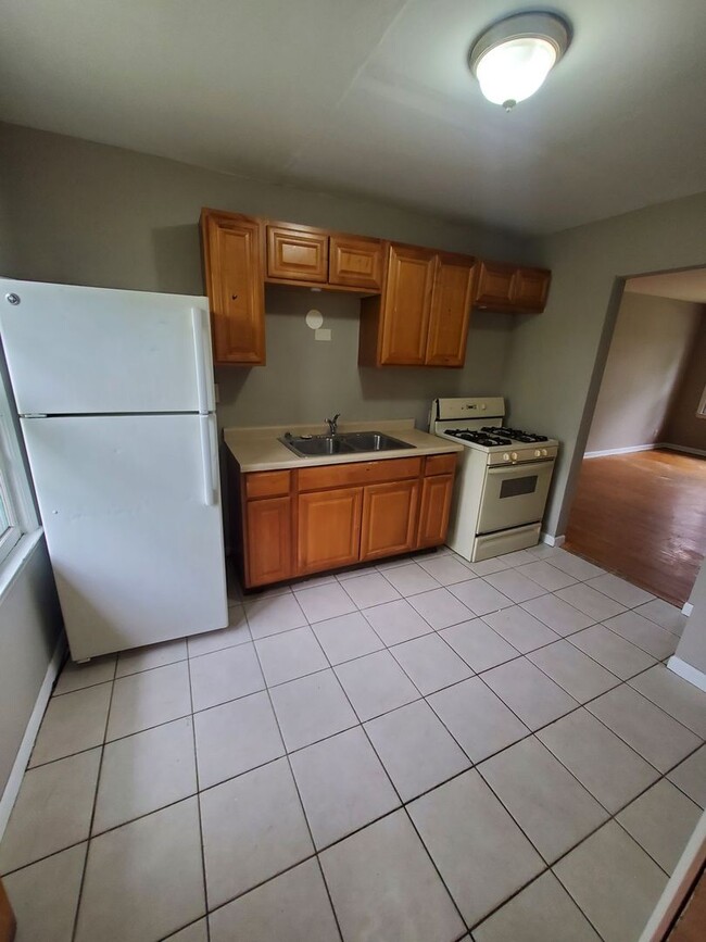 Building Photo - 3433 N 76th St