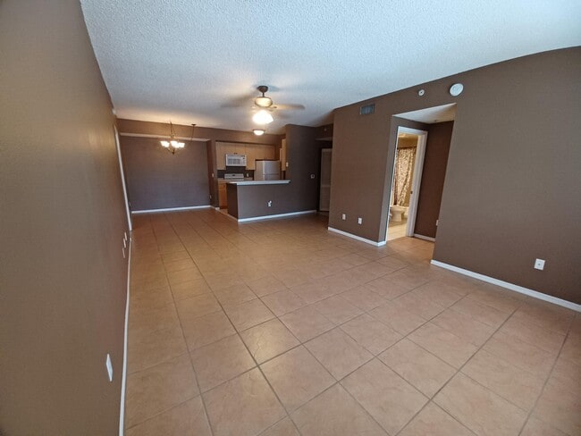 Building Photo - 5016 Lantana Rd