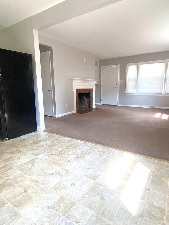 Building Photo - 709 Oxford St